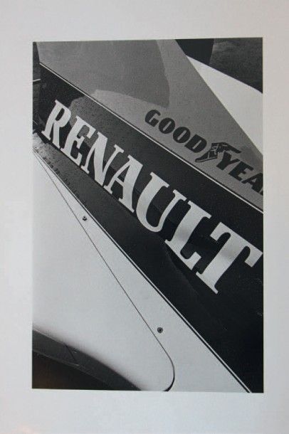 Jean-Loup Sieff Ensemble de 10 clichés imprimés figurant l'équipe Renault F1 au Grand...
