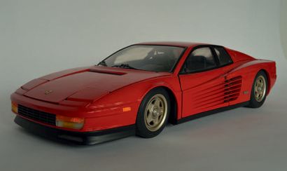 POCHER RIVAROSSI Modèle réduit de la Ferrari
Testarossa, à l'échelle 1/8ème, de couleur...
