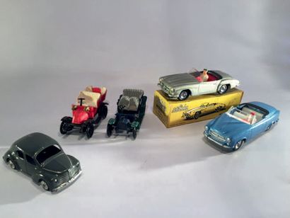 null Lot de 5 miniatures diverses comprenant: 1 Renault 4 CV sans boite (éclats),...