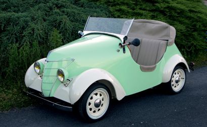 1948 - ROLUX BABY VB58R «La micro voiture française qui ne manque pas d'allure...»
Marque:...