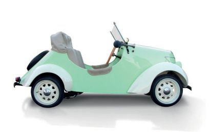 1948 - ROLUX BABY VB58R «La micro voiture française qui ne manque pas d'allure...»
Marque:...
