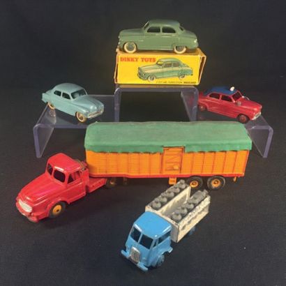 null Lot de 5 miniatures DINKY TOYS comprenant: 1 Studebaker camion LAIT NESTLE avec...