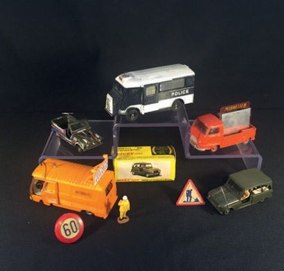null Lot de 5 miniatures DINKY TOYS comprenant: 1 Renault Estafette Miroitier réf:...