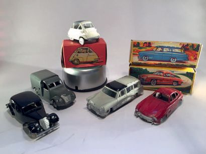 null Lot de 5 miniatures comprenant:
Citroën 2 CV Camionette JRD, sans boite, très...
