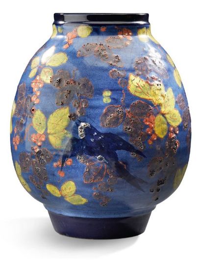 ERNEST CHAPLET (1835-1909) Vase ovoïde en céramique émaillée jaune et rouge sur fond...