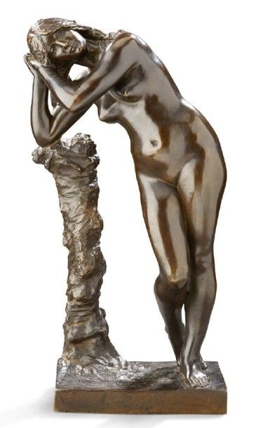 Tony NOEL (1845-1909) Bronze à patine brune figurant une femme nue accoudée.
Signé...