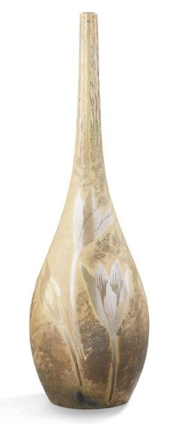 KELLER & GUERIN à Luneville Vase ovoïde en faïence émaillée irisée à décor de motifs...