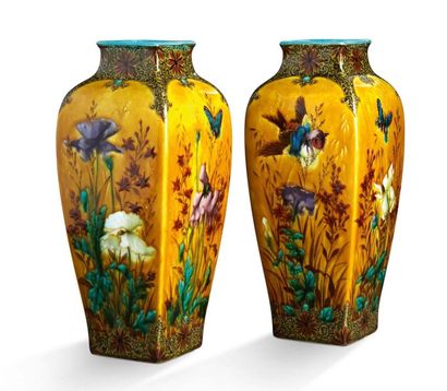 Théodore DECK (1823-1891) Paire de vases de forme balustre à pans coupés et col resserré...
