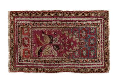 null Rare KIRCHEÏR (anatolie centrale) 

tapis de collection de forme prière sur...