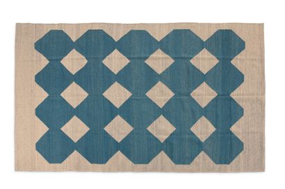 null KILIM (Turkmen)

en laine à décor de losanges

Vers 1980

237 x 170 cm

