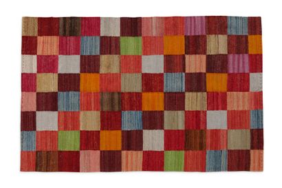 null KILIM (Turkmen)

en laine à décor de damier polychrome

Vers 1980

172 x 126...