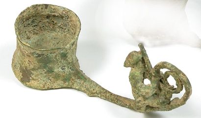 Louche Bronze. L.: 16,5 cm Vietnam. Culture...