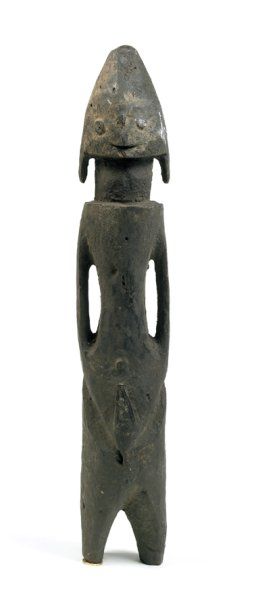 Jukun. (Nigeria) Bois. H.: 55 cm Ancienne statuette anthropomorphe hautement stylisée,...
