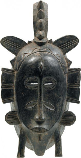 Sénoufo / Dioula. (Côte d'Ivoire) Bois. H.: 31 cm Elégant masque «Kpélié » de type...