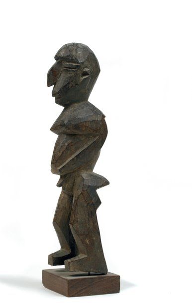 null Lobi. (Burkina-Faso) Bois. H.: 33 cm Très intéressante statuette anthropomorphe...