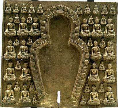null Plaque ornementale Bronze doré. 33 x 35 cm Tibet. 15° siècle Belle plaque rectangulaire...