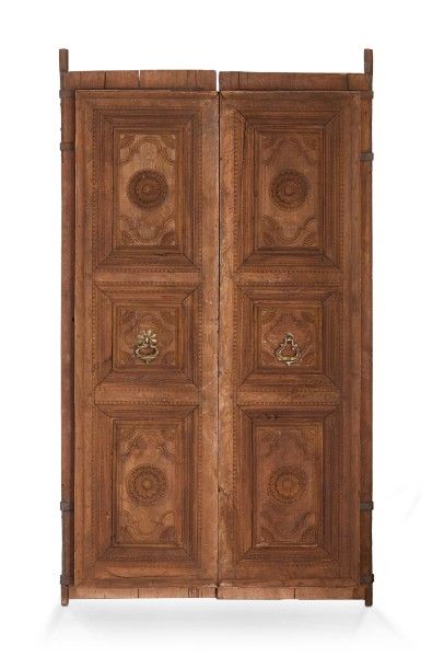 null Deux paires de grandes portes en bois sculpté et mouluré
H: 232 cm -L: 132 ...