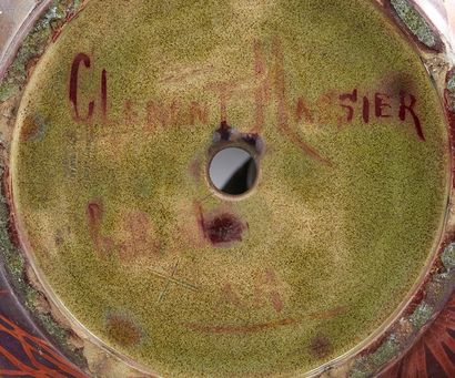 Clément MASSIER (1844-1917) Important cache-pot circulaire en faïence émaillée irisée...