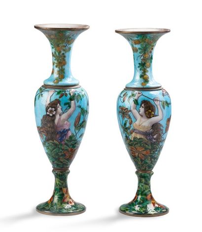 H.DOUBLET (XIX-XXème) Paire de vases de forme balustre en cuivre émaillé polychrome...
