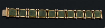 null Bracelet articulé en or jaune 18k composé de maillons rectangulaires ornés de...