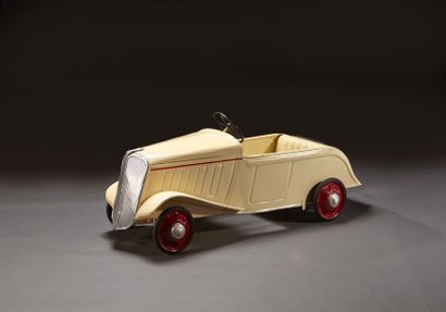 EUREKA Renault Nerva sport 1935
En tôle beurre frais
Dim: 110 x 40 cm environ