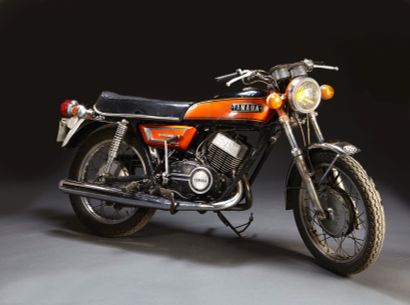1972 - Yamaha 350 DR5 Marque: YAMAHA
Modèle: 350 DR5
Numéro de série: R5 125 623
Numéro...