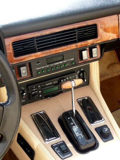 1989 - JAGUAR XJS V12 CABRIOLET Mis en circulation en août 1989 pour le marché français,...