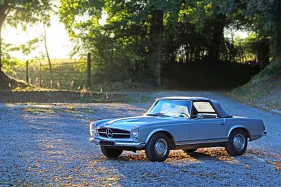 1968 - MERCEDES-BENZ 280 SL PAGODE Produite de novembre 1967 à mars 1971, La Mercedes-Benz...
