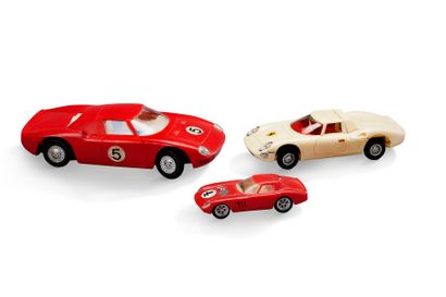 null Lot de 3 voitures miniatures, comprenant:
-Ferrari 250 LM, échelle 1/32ème,...