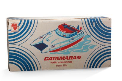 EXICO Catamaran téléguidé de couleur bleue
Jouet en excellent état dans sa boîte