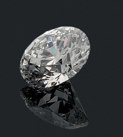 null 
Important diamant de forme ronde, de taille brillant. Accompagné d'un certificat...