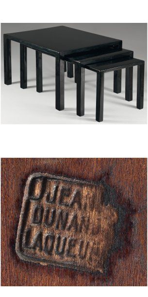 Jean DUNAND (1877-1942) Suite de trois tables gigognes en bois laqué noir reposant...