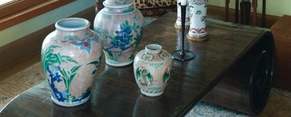 null Belle et importante table basse "à rouleaux" plaquée de bambous refendus. Chine.150...