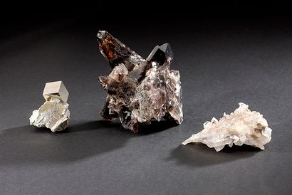 null Bel ensemble de minéraux comprenant :

- Quartz irradié 

Provenance : Arkansas,...