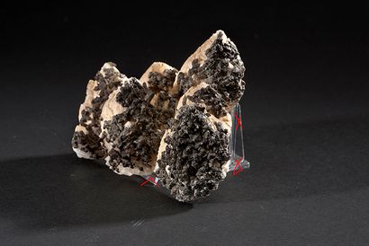 null Bloc de quartz imbriqué 

Provenance : Mexique

H : 6.5; L : 12; P : 10 cm