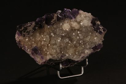 null Magnifique ensemble de cristaux de fluorine et de quartz

Provenance : Gisement...