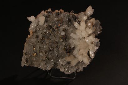 null Surprenante cristalisation de quartz, chalcopyrite et calcite

Provenance :...