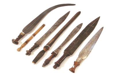 null RDC - République Démocratique du Congo
Important lot de 7 épées.