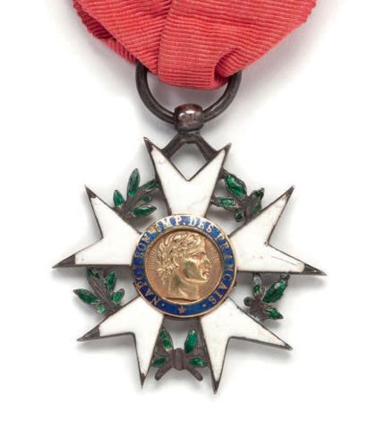 France Ordre de la Légion d'honneur Étoile de Chevalier, 1er type.
Argent, émail...