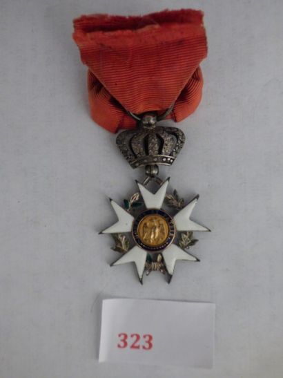 France Ordre de la Légion d'honneur Étoile de Chevalier, 1er type.
Argent avec couronne...
