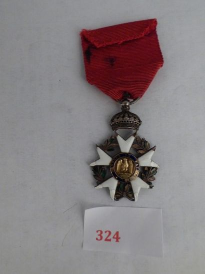 France Ordre de la Légion d'honneur Étoile de Chevalier, du 2è type, couronne soudée.
Argent,...