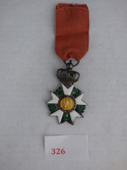 France Ordre de la Légion d'honneur Étoile de Chevalier, du 3è type.
Argent, centres...