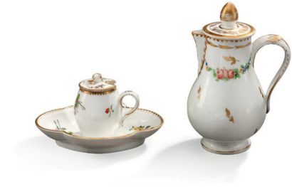 Boissette 
Moutardier en porcelaine à décor de fleurettes
XVIIIe siècle On y joint...