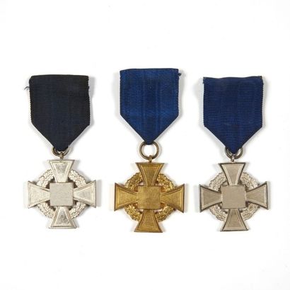 null Allemagne Lot de trois médailles de service : doré, argenté (x2) rubans 	

