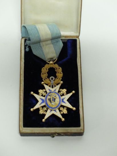 null Espagne Ordre de Charles III. Croix de Chevalier. Or, émail (éclats), ruban,...