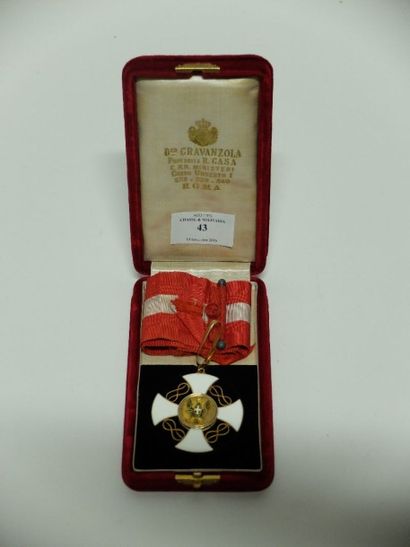 null Italie Ordre de la Couronne. Croix de Commandeur. Or, émail (cheveux), cravate,...