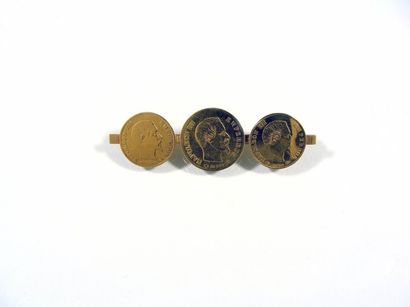 null Broche en or jaune 18k (750) composé de 3 pièces Napoléon III.
Pb: 10,20 gr