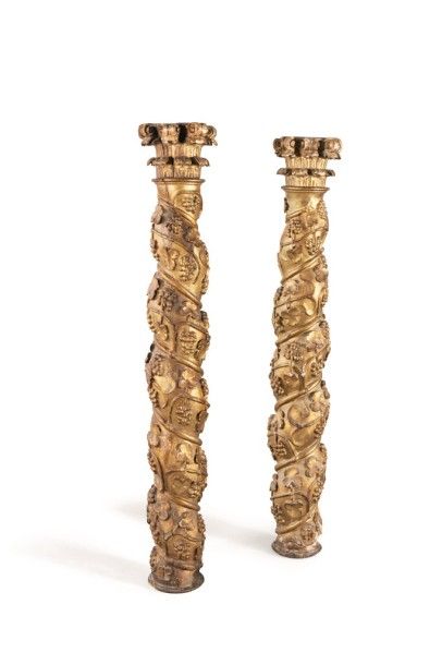 null Paire de colonnes torses en bois sculpté et doré

à décor de pampres de vignes,...