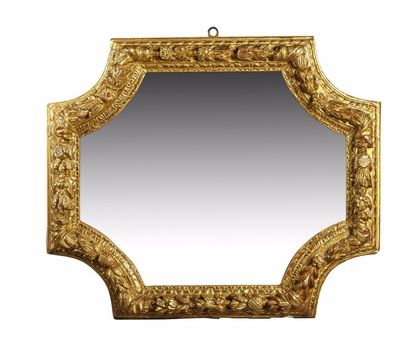 null Cadre de forme octogonale formant miroir

en bois doré et sculpté de motifs...