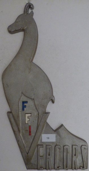null Plaque représentant un Chamois, en aluminium, marqué «FFI Vercors». 47 X 23...